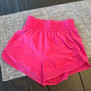 Athleta High Rise Mesh stager Run 3” Short